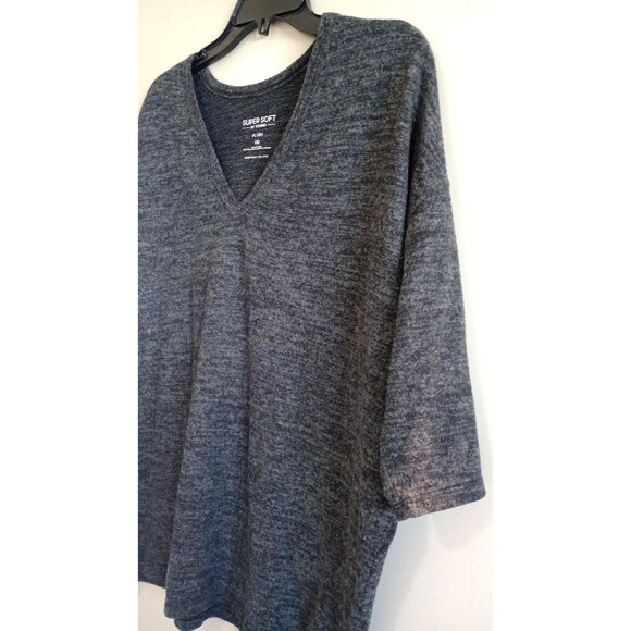 Torrid Women's Relaxed Fit Super Soft Plush V-Neck Drop Shoulder Top, 00/Medium - Picture 4 of 12